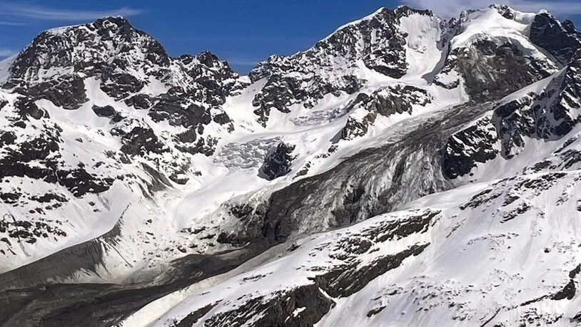 Massiv: Der Bergsturz am Piz Scerscen wurde von Leserreporter Thomas Stephan festgehalten.