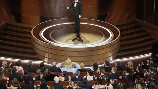 Jimmy Kimmel moderiert die Oscar-Verleihung im Dolby Theatre in Los Angeles. Foto: Chris Pizzello/Invision via AP/dpa