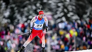 Der Schweizer Startläufer Joscha Burkhalter hatte sich bereits zwei Strafrunden und einen grossen Rückstand eingehandelt