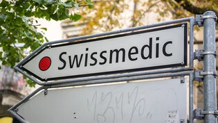 Das Schweizerische Heilmittelinstitut Swissmedic warnt vor der Anwendung der illegalen Fettwegspritze "Lemon Bottle" (Archivbild)