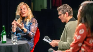 Von den Verhältnissen in Israel: Barbara Miller, Moderatorin Barbara Hirsbrunner und  Corina Bosshard (von links) diskutieren über den Film «Zwei Träume». 