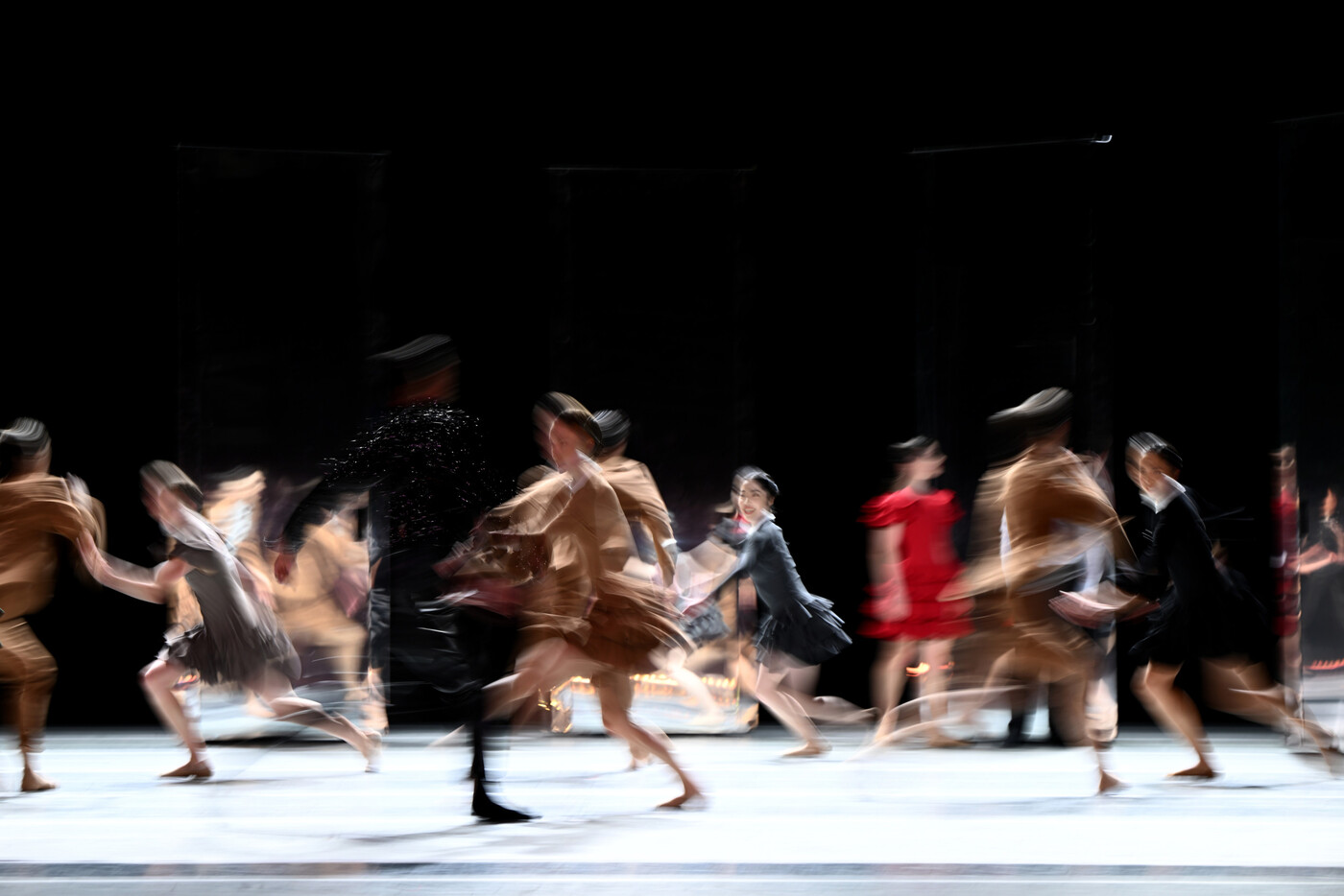 Fliessende Bewegungen: Tänzerinnen und Tänzer treten während einer Generalprobe des australischen Balletts für «Carmen» im Sydney Opera House in Sydney auf.