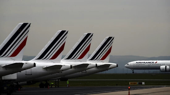 Vom Fluglotsenstreik am Donnerstag in Frankreich könnten rund 70 Prozent der Flüge betroffen sein, wie Fachleute schätzen. (Archivbild vom Flughafen Paris Charles de Gaulle)