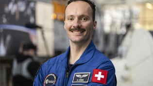 Am vergangenen Montag in Köln: Der Berner Arzt Marco Alain Sieber und frisch diplomierte ESA Astronaut posiert in der Trainingshalle des Astronautenzentrums der ESA.
